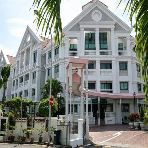 STRATFORD COURT