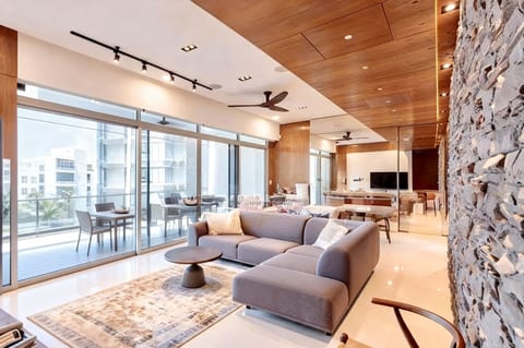 RESIDENCES AT EMERALD HILL