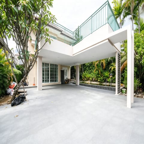 Luxury Living In A Prestigious District 11 Detached Home