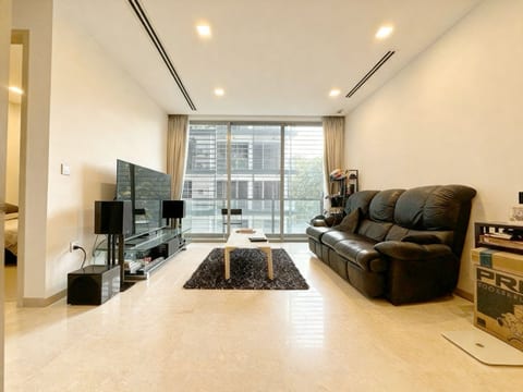 THE BOUTIQ
