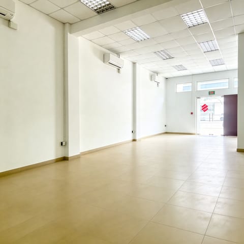 Well renovated Sam Leong shophouse for rent