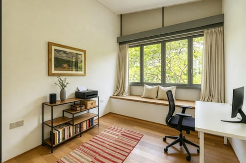 THE HOLLAND COLLECTION